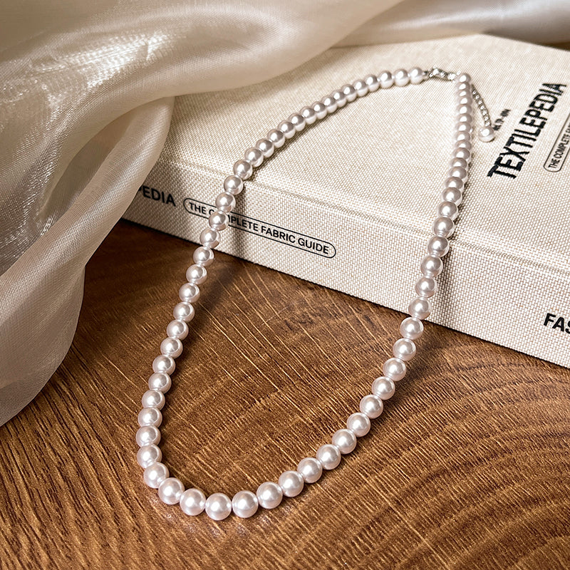 Pearl Necklace for women paired with cheongsam