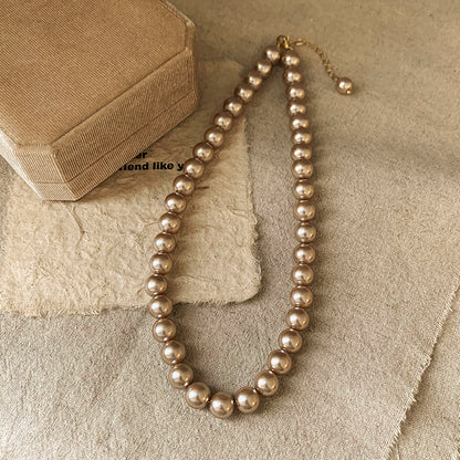 Pearl Necklace for women paired with cheongsam