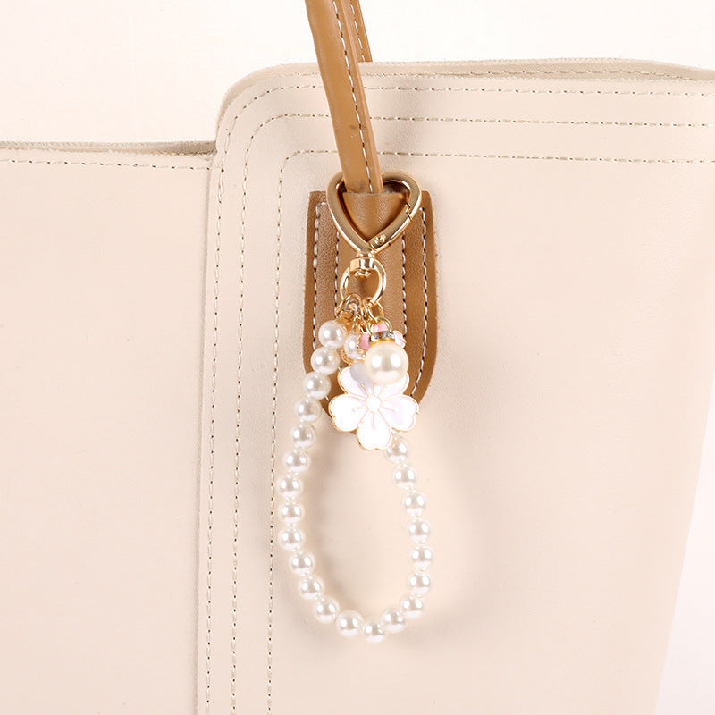 Pearl necklace pendant