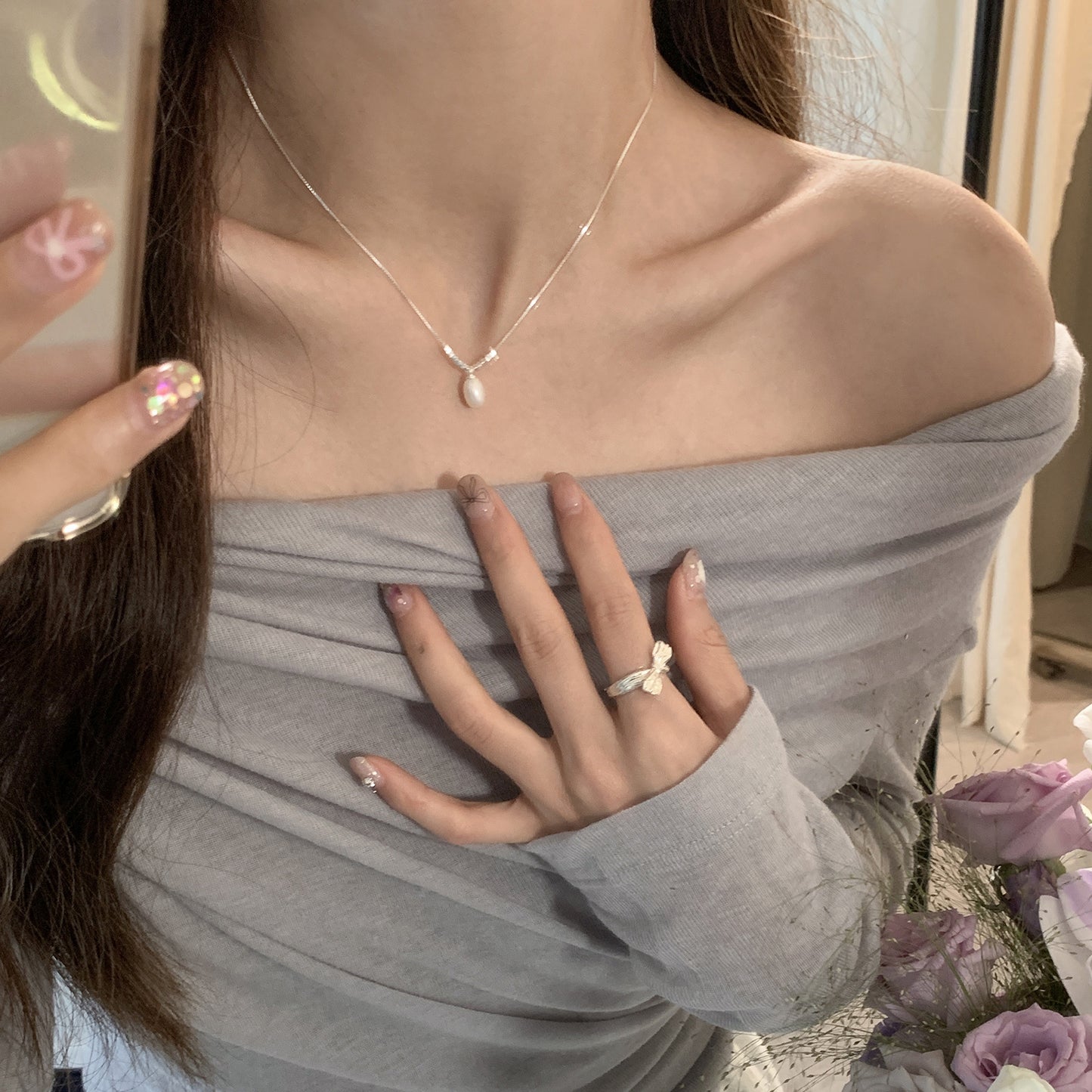 Pearl necklace with silver accents