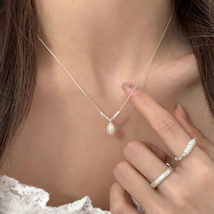 Pearl necklace with silver accents