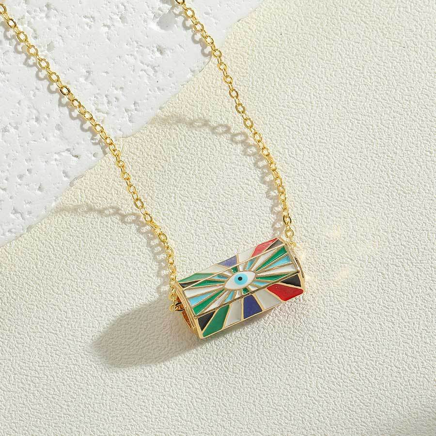 pendant necklace