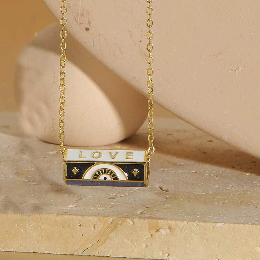 pendant necklace