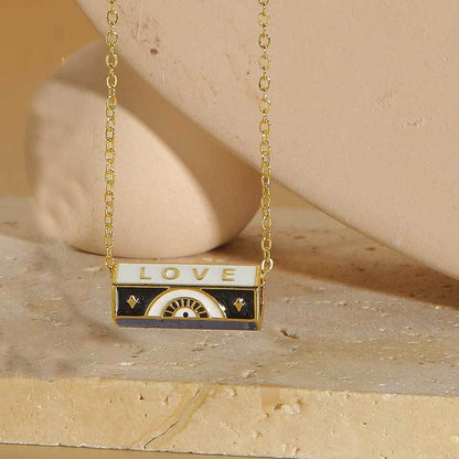 pendant necklace