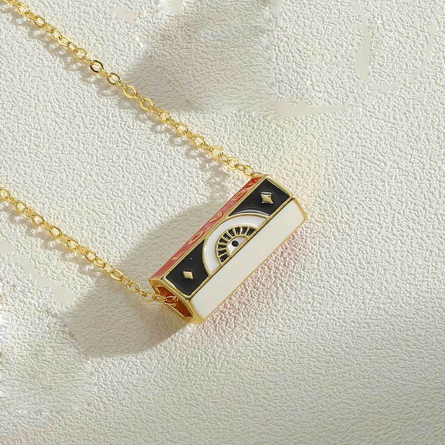 pendant necklace