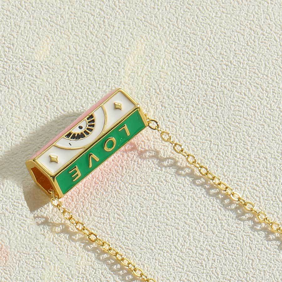 pendant necklace