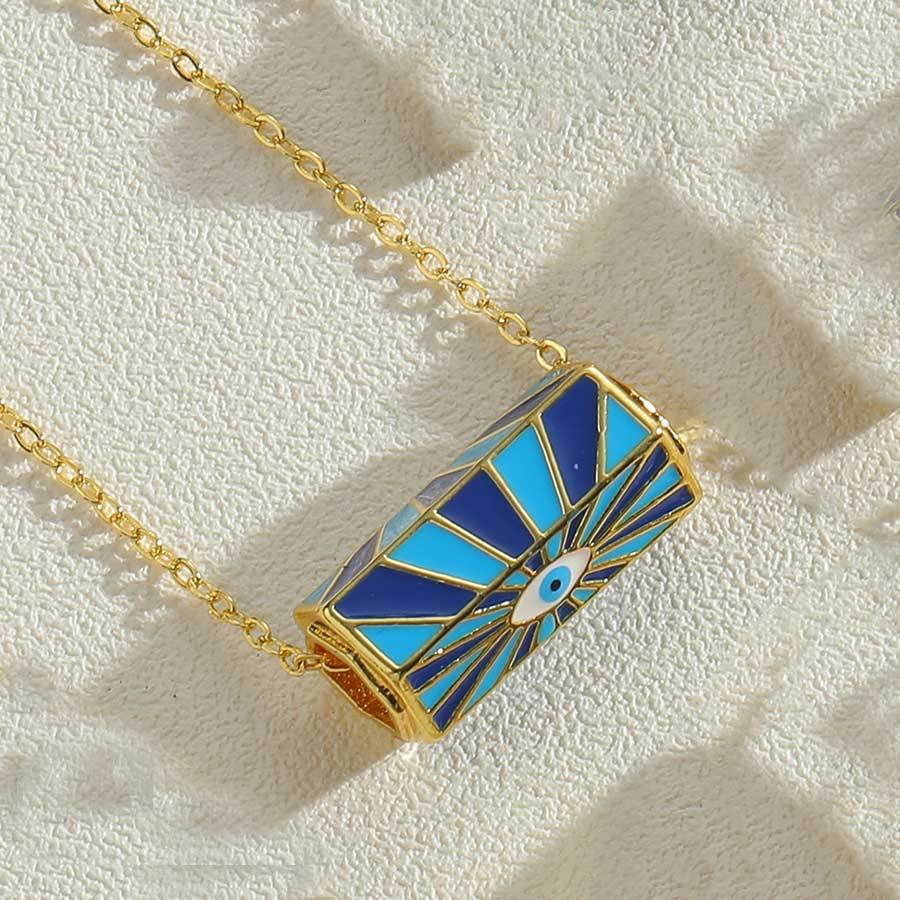 pendant necklace