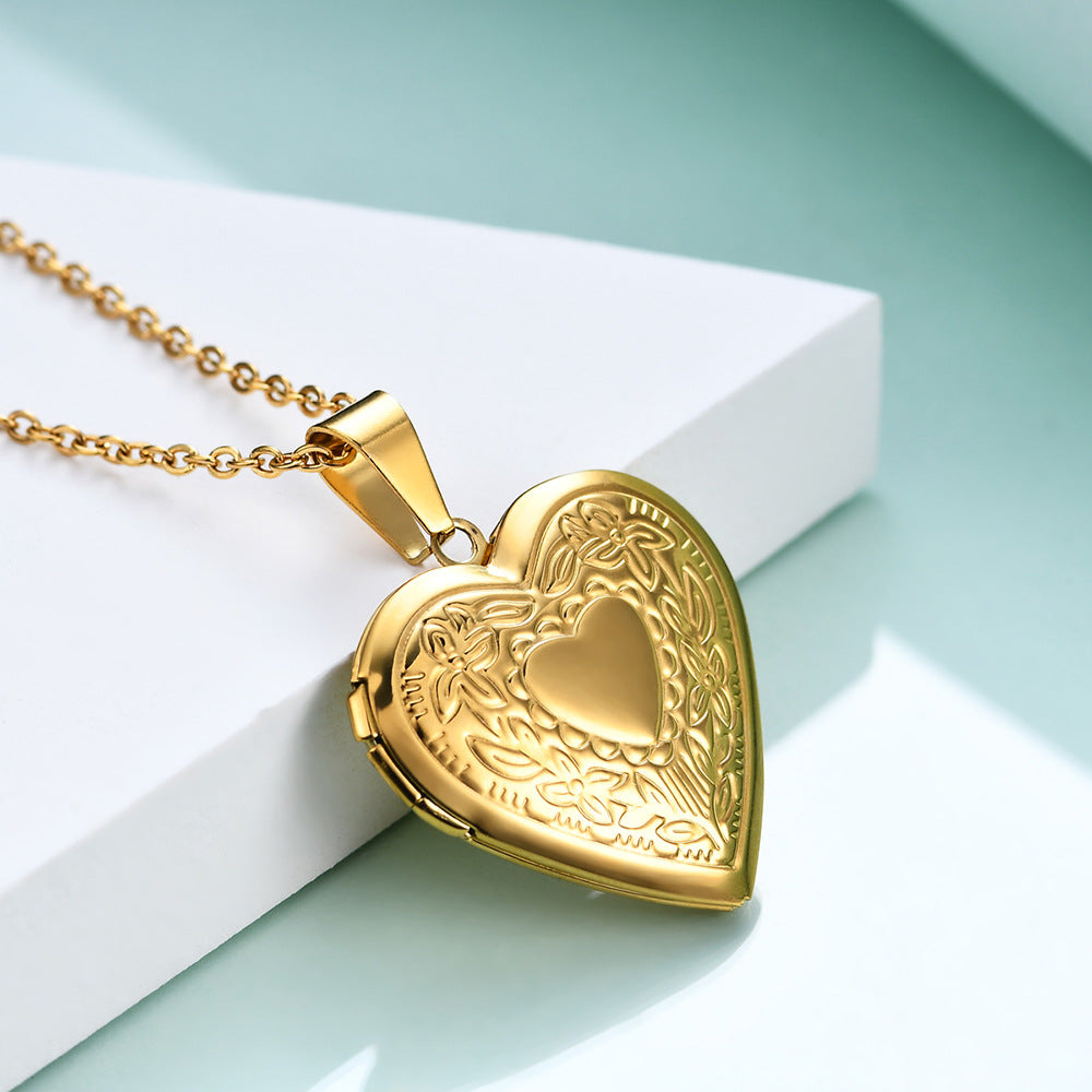 Personalized Heart-Shaped Pattern Openable Photo Frame Necklace