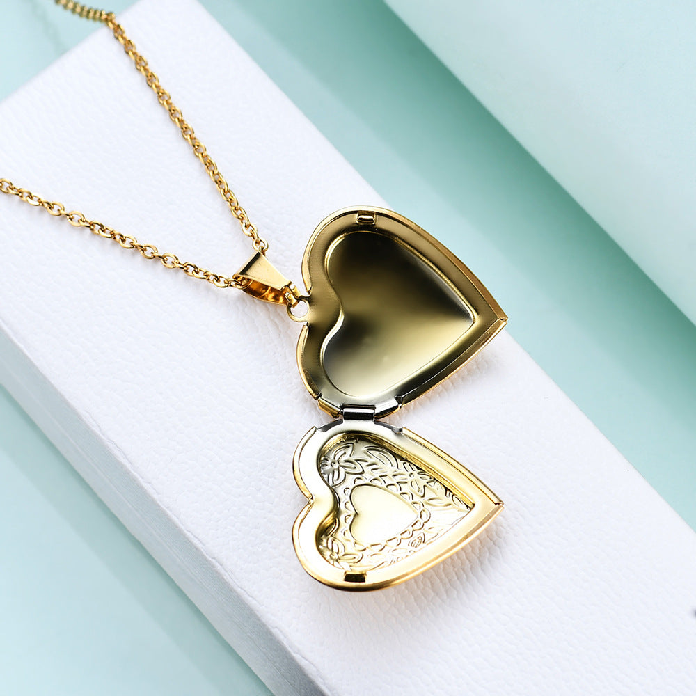 Personalized Heart-Shaped Pattern Openable Photo Frame Necklace