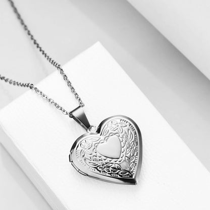 Personalized Heart-Shaped Pattern Openable Photo Frame Necklace