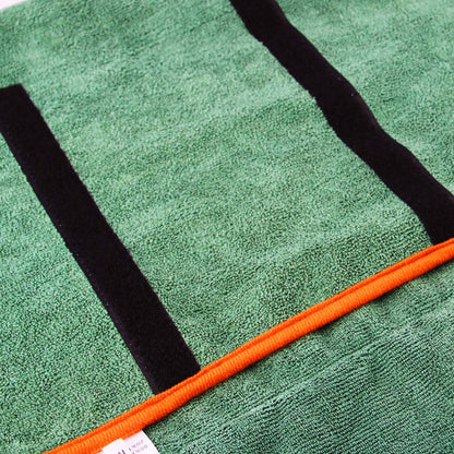 Pet bathrobe that completely covers the body