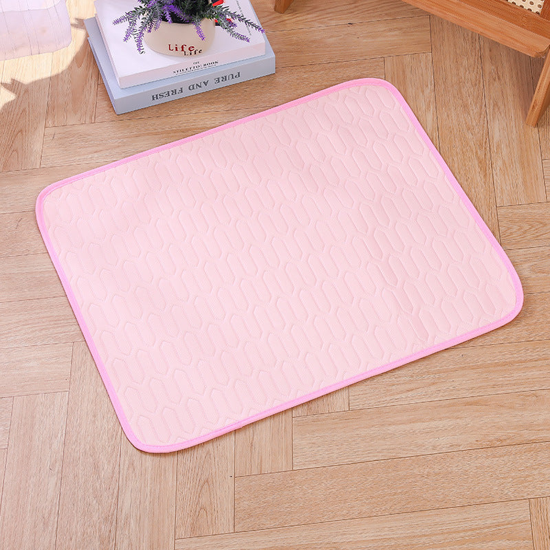 Pet ice pad provides coolness in summer