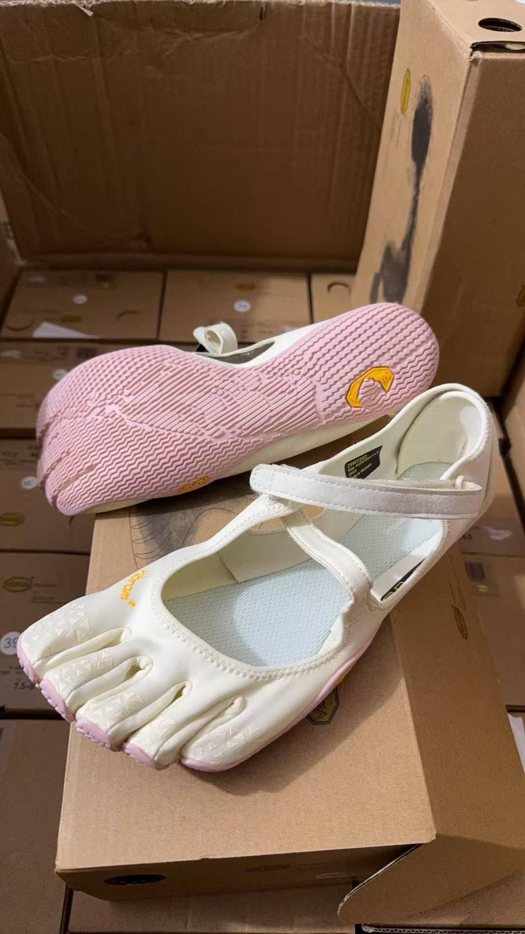 Pilates split-toe dance shoes