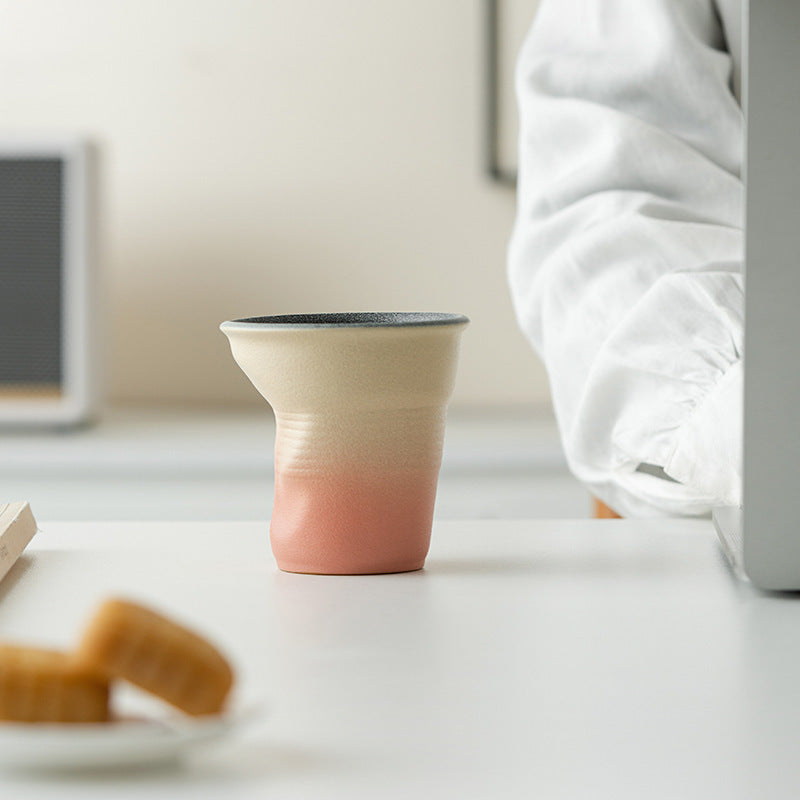 Pinch the ceramic pleated cup by hand
