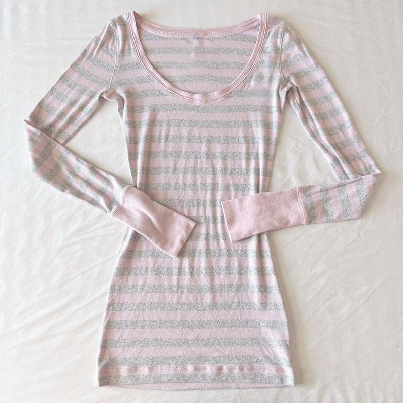 Pink striped V-neck base long-sleeved shirt