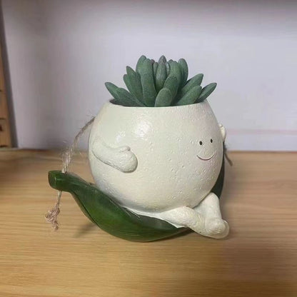 Plastic flower pot