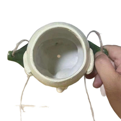 Plastic flower pot