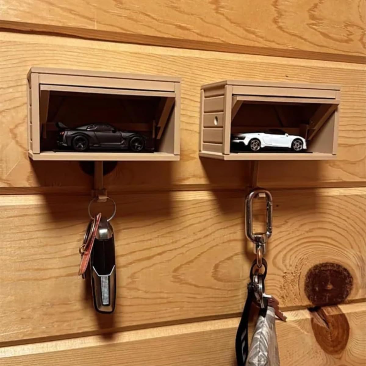Plastic keyholder