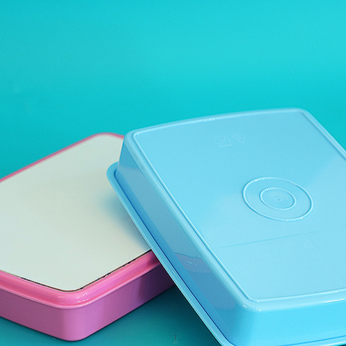 Plastic lunch box