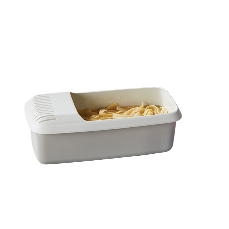 Plastic pasta container