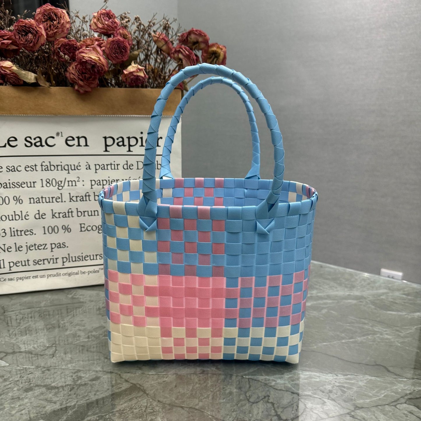 Plastic tote bag