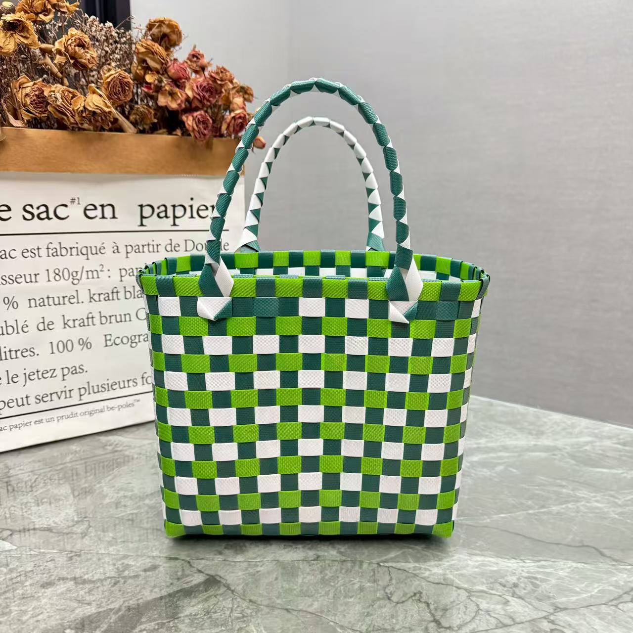 Plastic tote bag