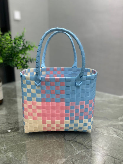 Plastic tote bag