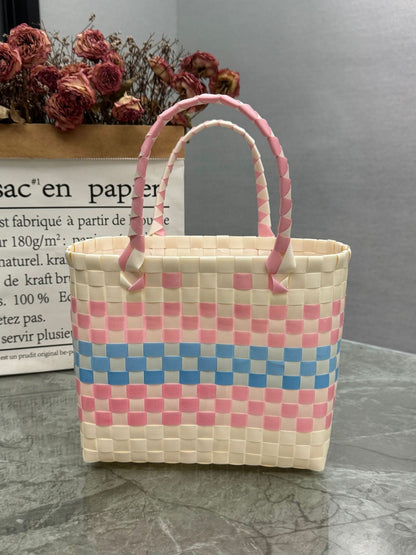 Plastic tote bag