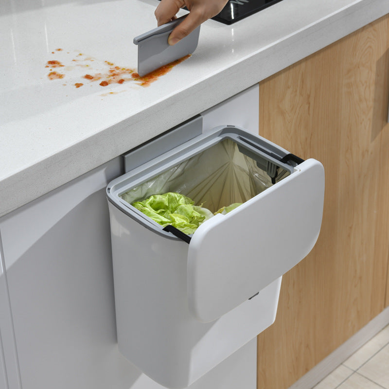 Plastic trash bin