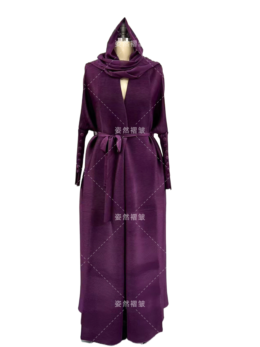 Pleated long-sleeved coat