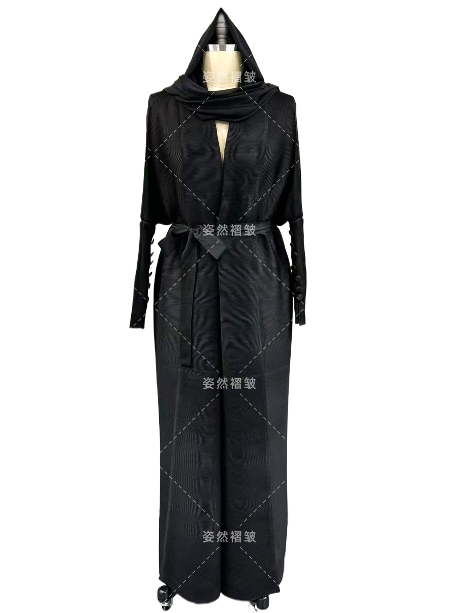 Pleated long-sleeved coat