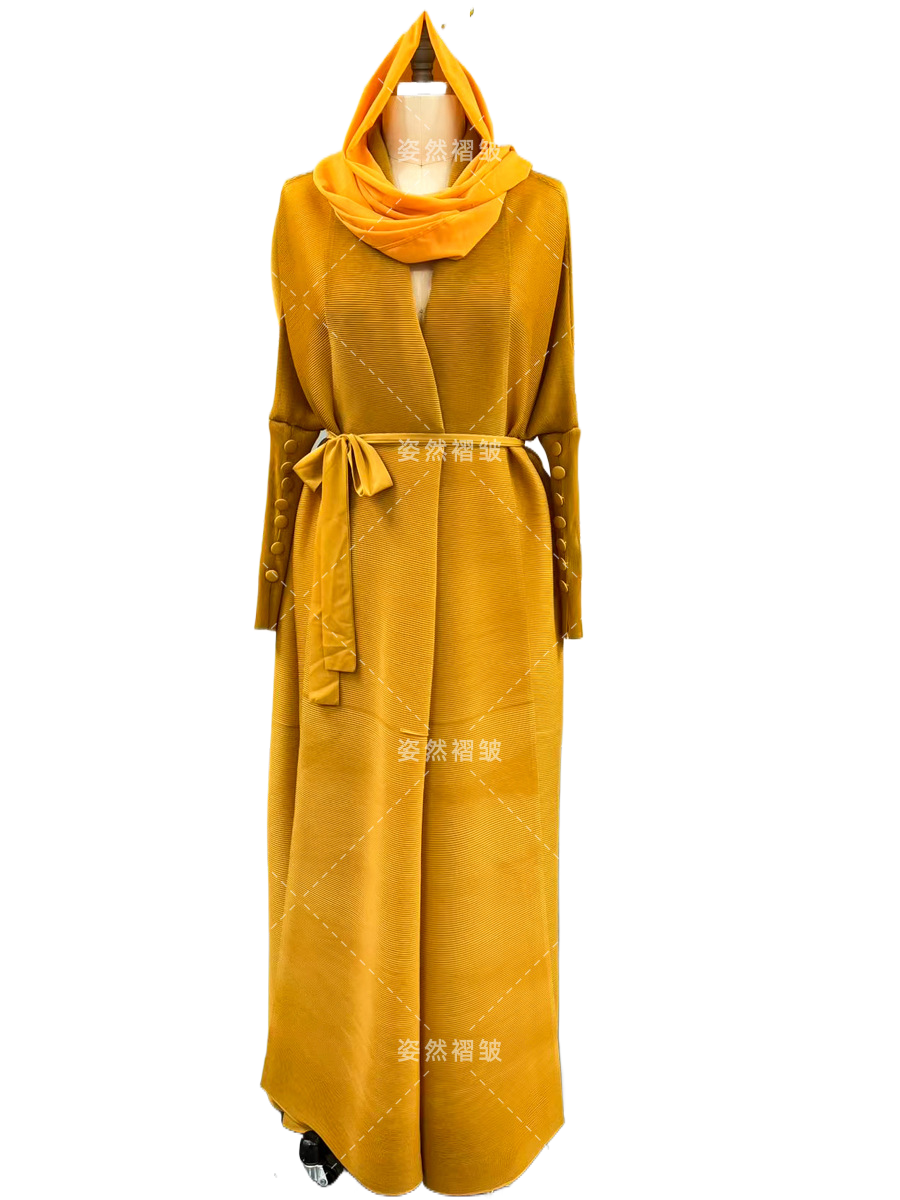 Pleated long-sleeved coat