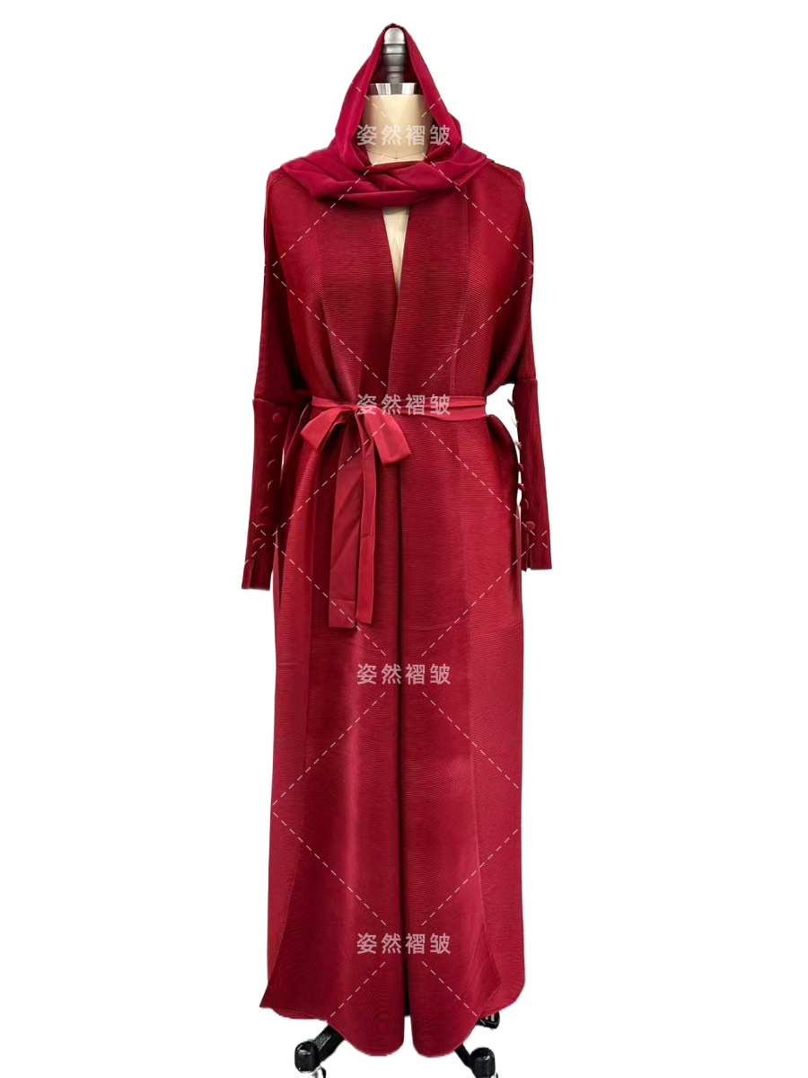 Pleated long-sleeved coat