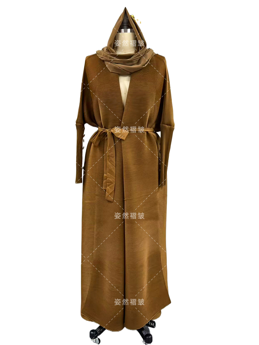 Pleated long-sleeved coat