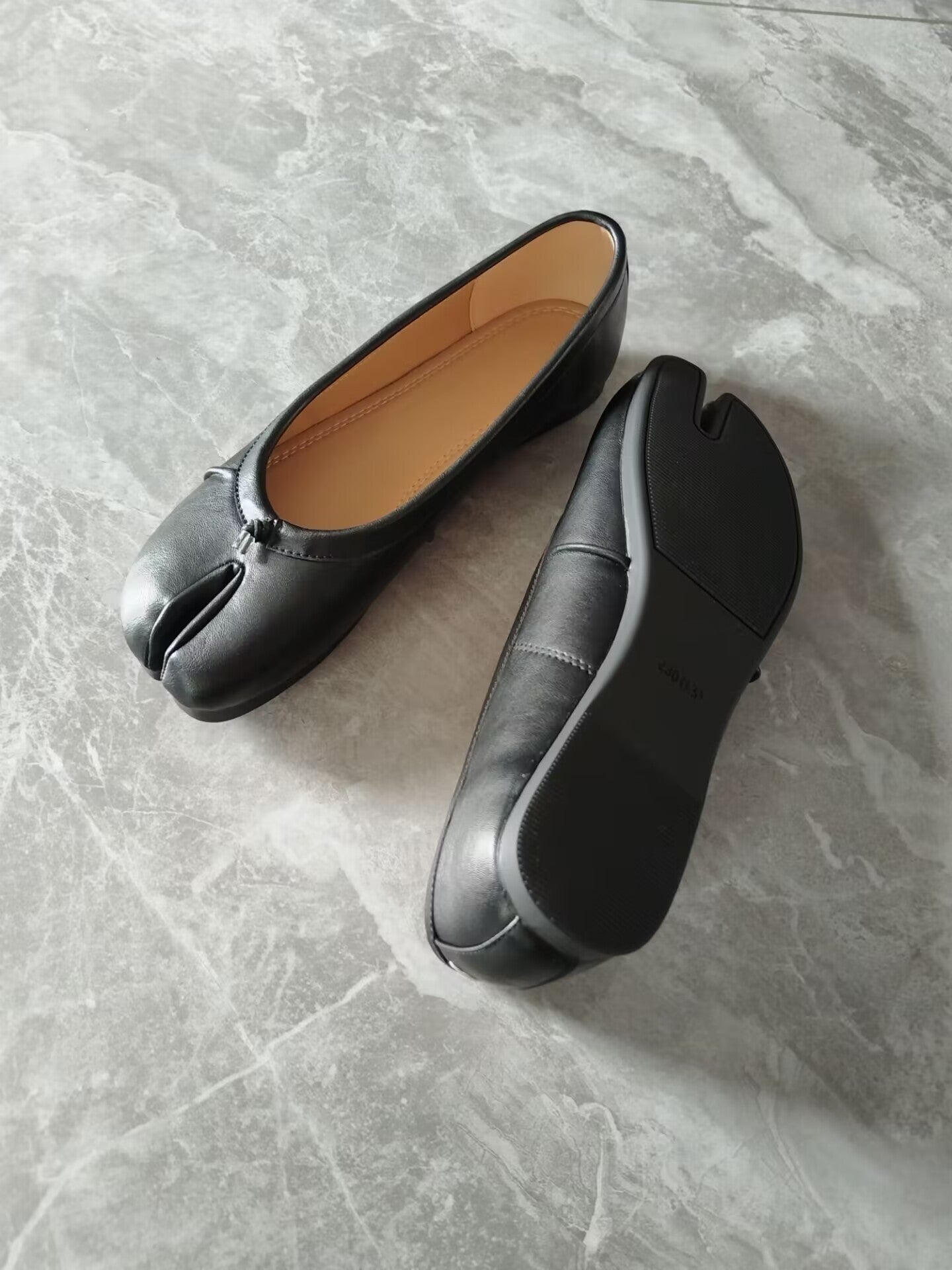 Pleated Split-Toe Ballet Flats