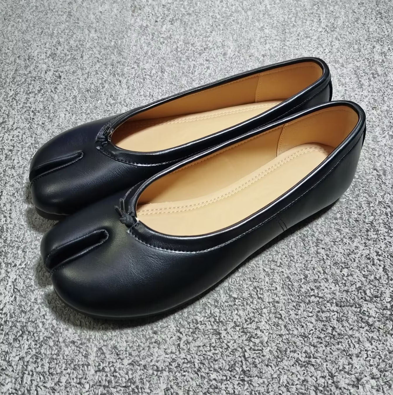 Pleated Split-Toe Ballet Flats