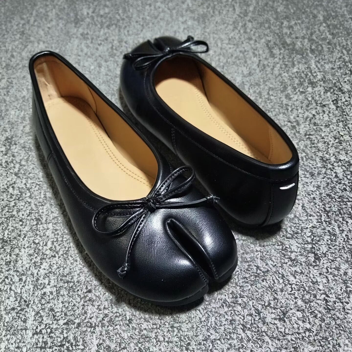 Pleated Split-Toe Ballet Flats