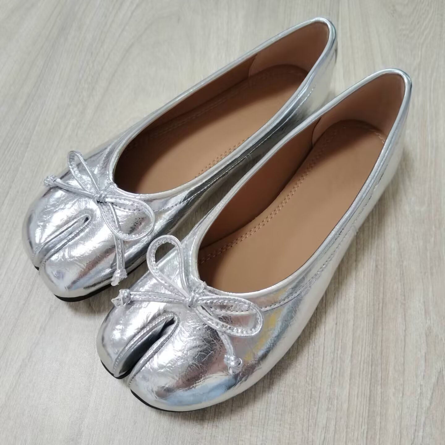 Pleated Split-Toe Ballet Flats