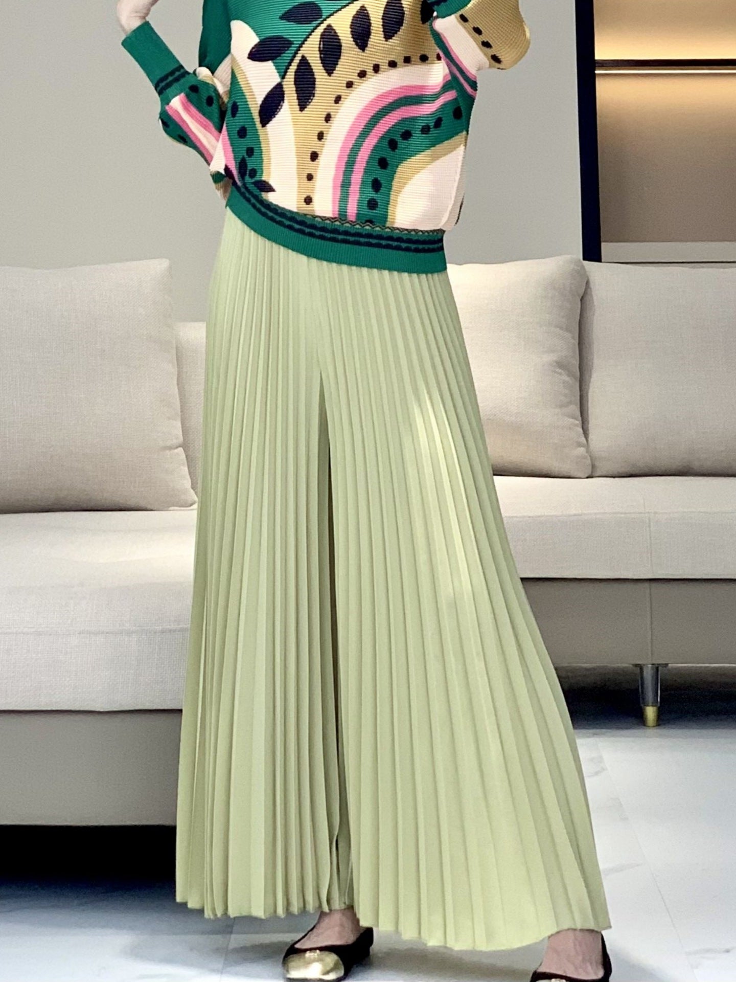 Pleated straight-leg pants