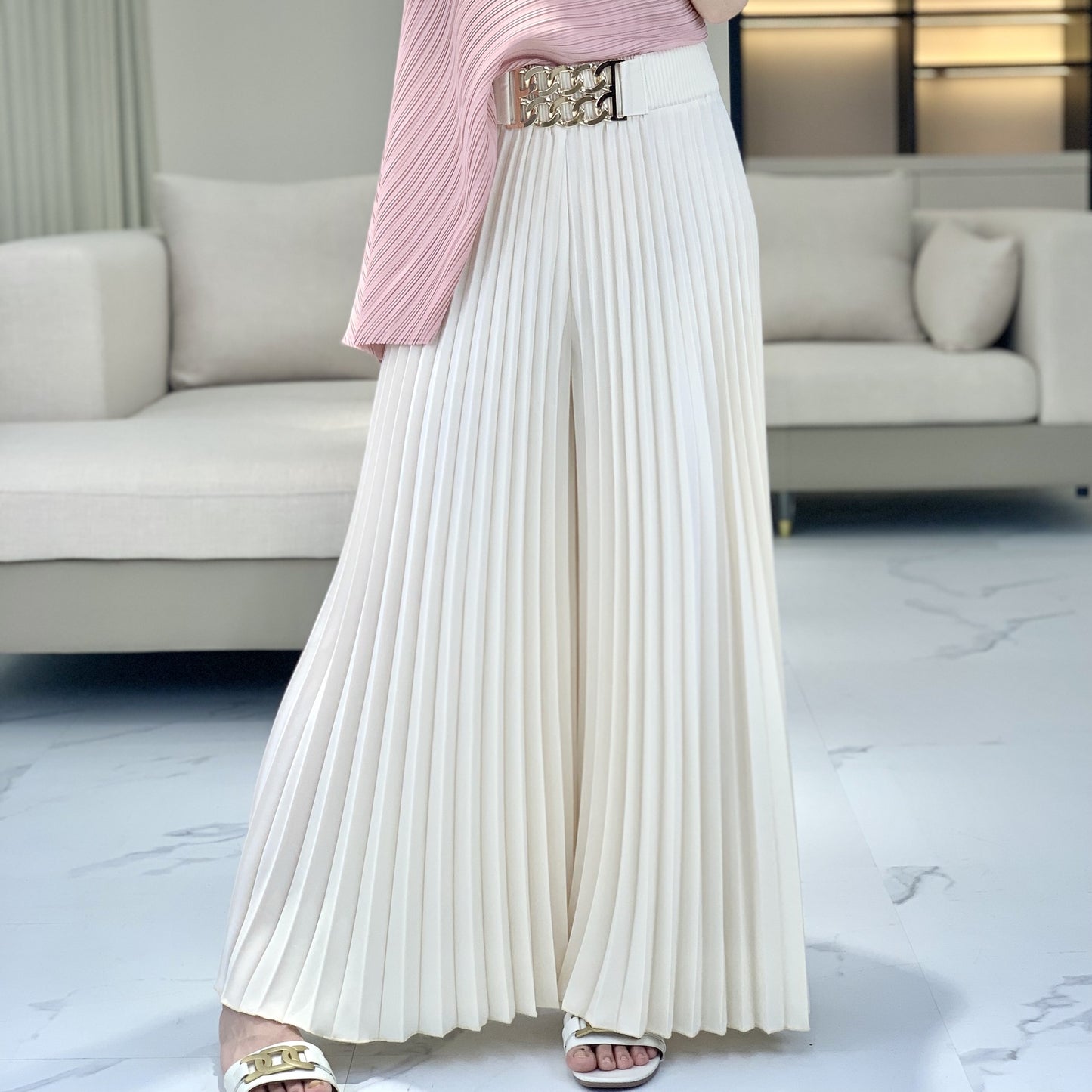 Pleated straight-leg pants