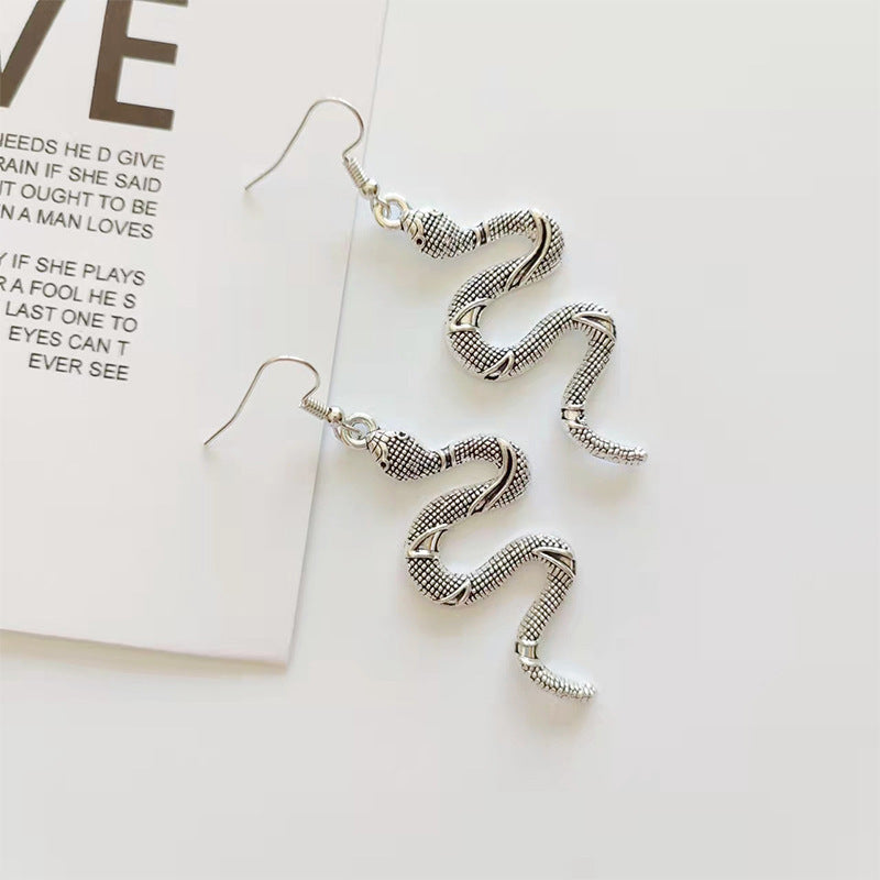 Popular Jewelry Snake-Shaped Element Necklace Personalized Fashion Retro Snake Pendant Sweater Chain for Women