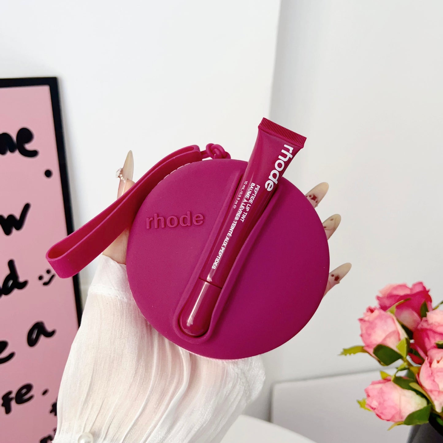 Portable coin purse with earphone compartment
