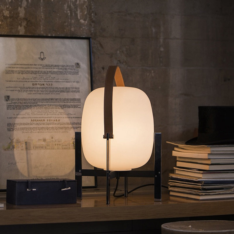 Portable desk lamp