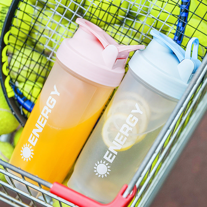Portable stirring shaker cup