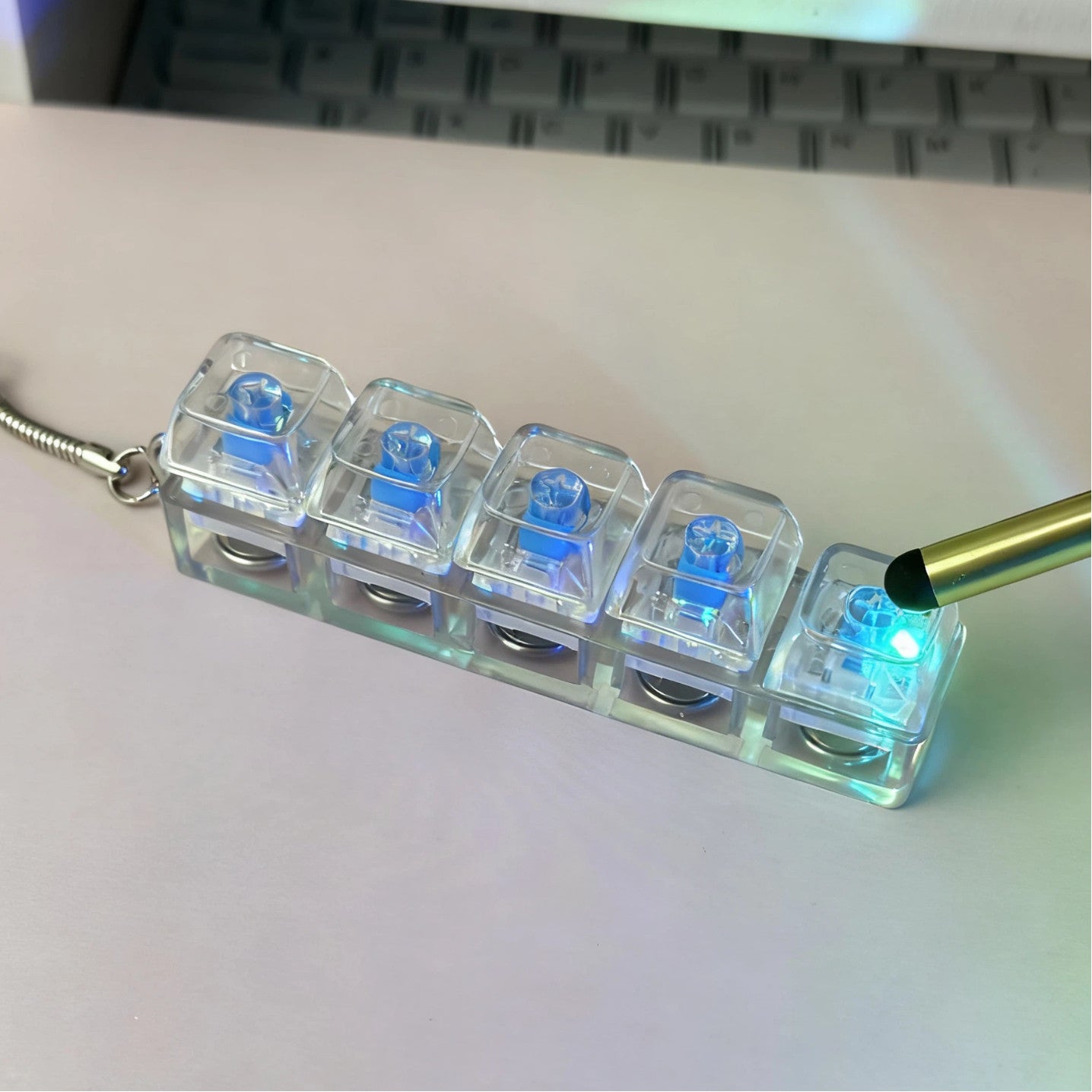 Press to release mechanical keyboard pendant