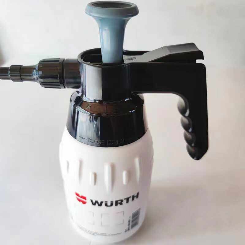 Pressurized spray can