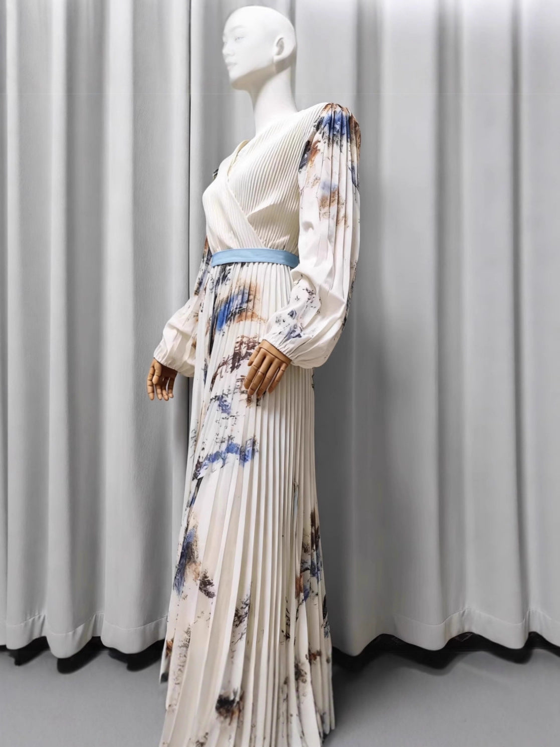 Printed V-Neck Pleated Dress