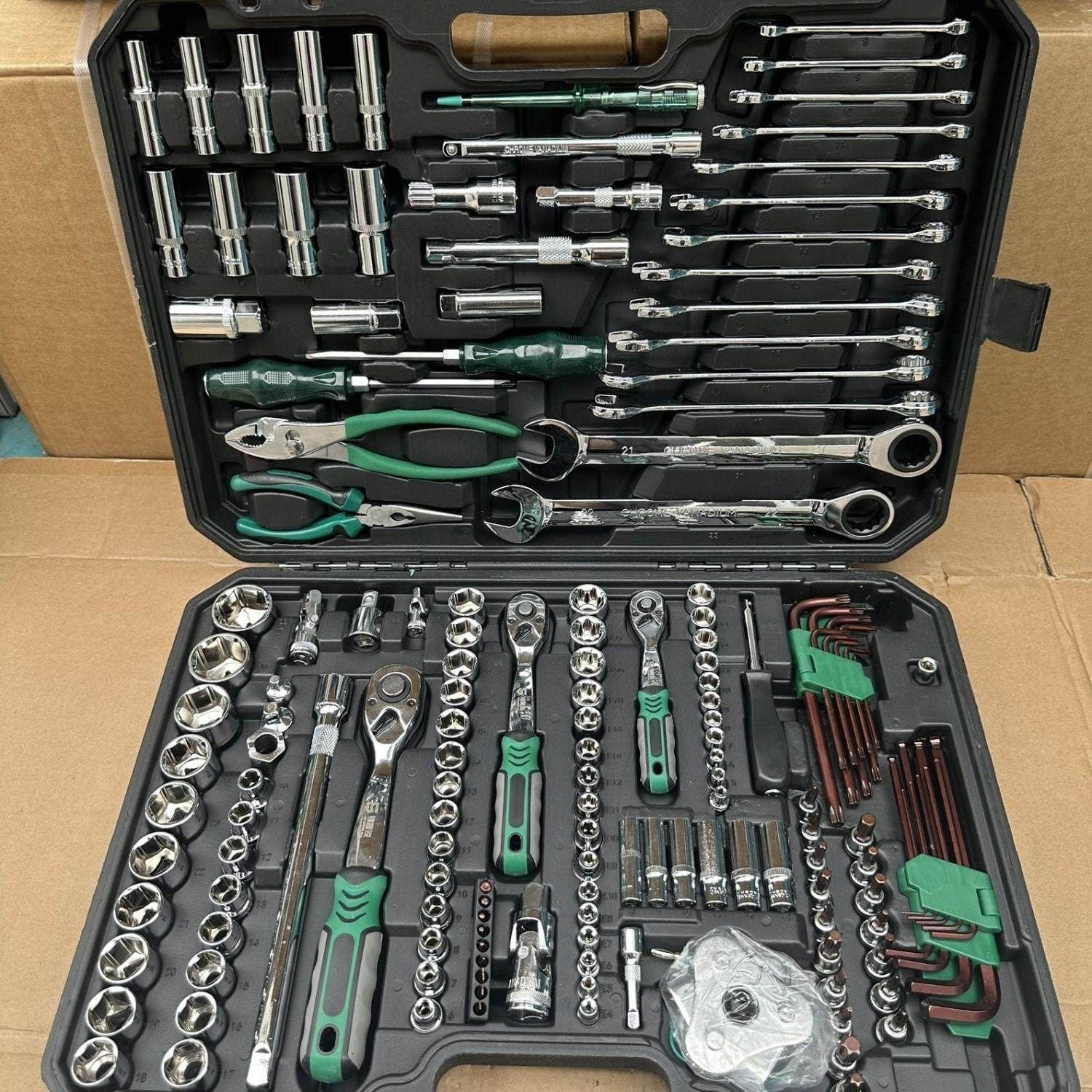 Professional 150-Piece Socket Wrench Set with Toolbox