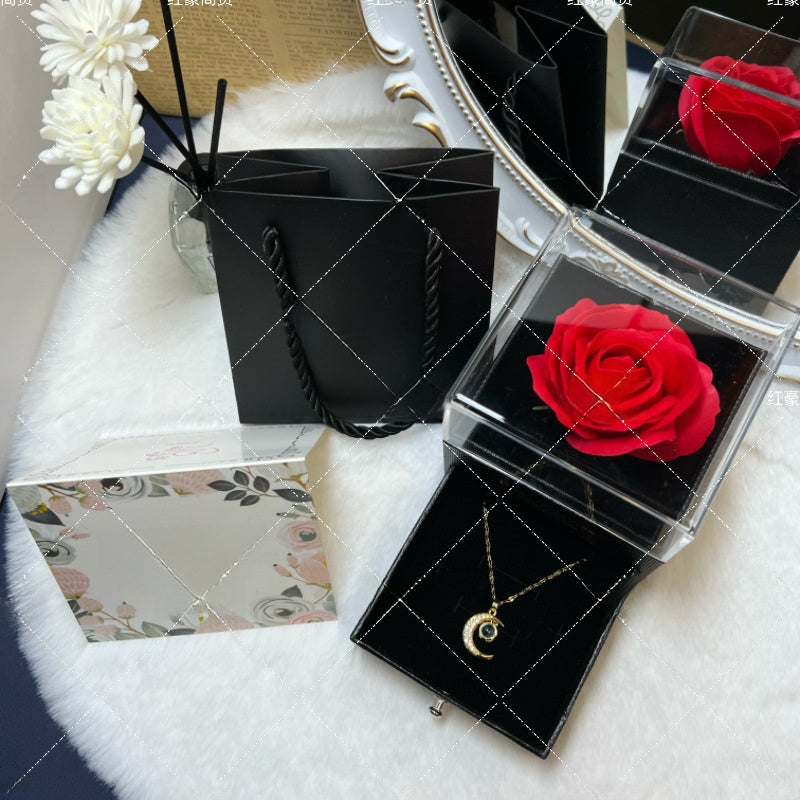 Projection Necklace Set