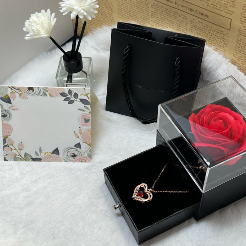 Projection Necklace Set